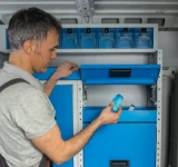 Rayonnage avec porte de fermeture