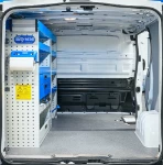 Renault Trafic L1 H1 pour électricien avec aménagement Syncro sur la paroi