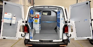 011_Transporter avec aménagement sur mesure Syncro pour installations électriques