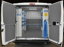 01_Fiat Ducato avec étagères de rayonnage pour plombier