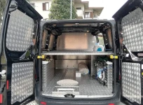 01_Ford Custom aménagé par Syncro pour entreprise funèbre