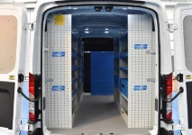 01_Ford Transit aménagé par Syncro pour le transport de produits pour coiffeurs