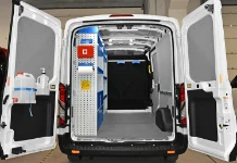 01_Ford Transit pour finitions intérieures bâtiment aménagé par Syncro System sur une seule paroi