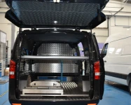 01_Fourgon aménagé avec glissière porte-cercueil et plancher intermédiaire