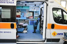 01_L’intérieur de l’ambulance avec aménagement complété par Syncro System