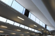 02_ Fenêtres sur le toit de Francom pour exploiter au maximum la lumière naturelle 