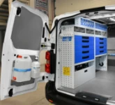 02_Paroi de gauche Movano avec tiroirs métalliques et transparents pour machines agricoles