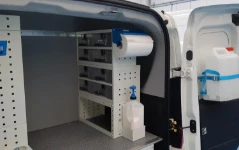 03_Conteneurs transparents amovibles sur côté droit Doblò et accessoires nettoyage