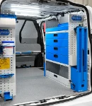 03_Paroi de droite Custom avec tiroirs, étagères, porte-étau et accessoires