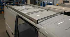 04_Barres porte-tout avec profil anti-bruit Ultrasilent sur Sprinter L2 H1