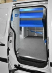 04_Dispositif arrimage valises avec sangle de blocage sur NV250 agencé par Syncro