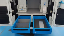 04_Tiroir sous-plancher ouvert avec séparateurs et tapis antiglisse