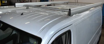 05_Barres porte-tout avec système Ultrasilent sur toit du Boxer