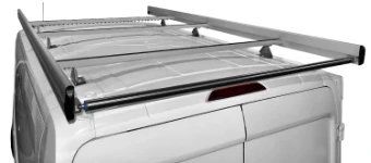 05_Barres porte-tout sur toit de Ford Transit pour chauffagiste