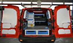 Aménagement avec tiroirs sous-plancher pour Connect