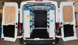 Aménagement véhicule commercial pour assistance ponts roulants