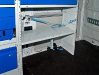 Armoire pour fourgon avec étagère pour valises