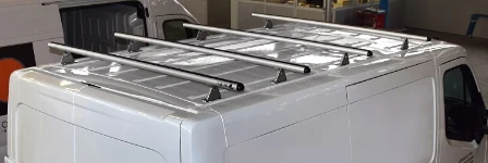 Barres de toit sur fourgon pour rénovation locaux commerciaux