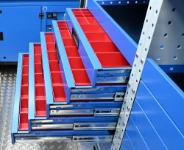 Cinq tiroirs complets de casiers en plastique