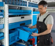 Contenedor PROFIBOX dentro de la furgoneta