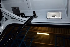 Détail prise sur véhicule utilitaire pour agencement locaux commerciaux petite moyenne grande distribution