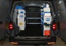 Fourgon aménagé pour installation de systèmes de climatisation