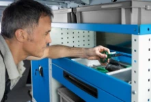 Rayonnage pour équiper le fourgon