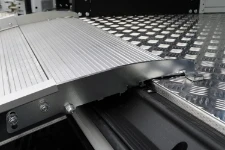 Section de rampe qui repose sur le plancher