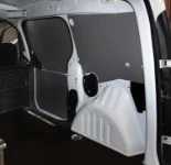 Système d’arrimage sur paroi fourgon aménagé pour contrôle systèmes de mesure liquides