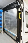 Revêtement de cloison en aluminium strié pour le Transit Ford