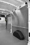 Revêtement de paroi en aluminium et plancher en bois pour le Transit
