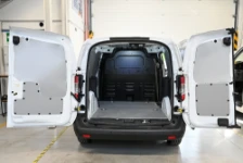 Revêtement intérieur avec plancher et habillage pour le Ford Courier