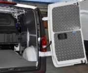 Rivestimento lato destro e pannello portautensili su Citroen Jumpy