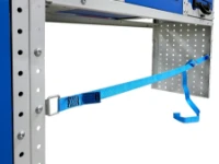 Sangle à décrochage rapide entre deux flancs