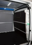 Sangles et barres d’arrimage sur fourgon pour maintenance et livraison machines pour nettoyages industriels