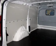 Scaffale e pannello portautensili su Jumpy allestito