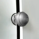 Serrure automatique pour utilitaire, détail du mécanisme de fermeture