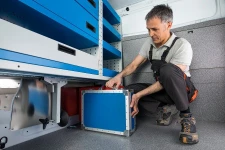 Système arrimage valises dans fourgon équipé