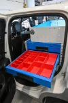 Tiroir métallique Syncro configuré avec conteneurs en plastique sur Panda