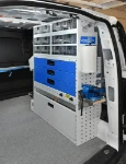 Tiroirs transparents en PMMA, tiroirs métalliques et porte-étau dans un Ford Transit Connect