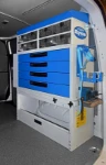 Transporter aménagé avec accessoires d’arrimage et porte-étau coulissant Syncro System