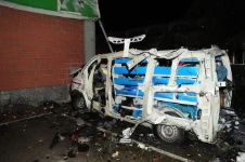 Transporter avec aménagement après l’explosion