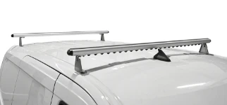 Traverses de toit avec profil Supersilent sur le Courier