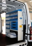 Scaffale con minuteria in contenitori trasparenti e cassetto nel Dokker