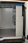 Vista dal portellone laterale del NV250 con il modulo Syncro Ultra e la barra fermacarico