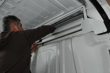 Un coffre de chargement utile au-dessus de la cabine