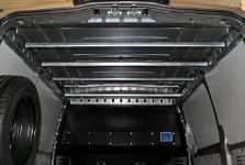 Vito aménagé pour vêtements suspendus