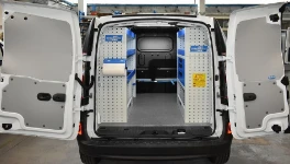 Vue d'ensemble de l'aménagement Syncro Ultra dans le compartiment de charge du NV250
